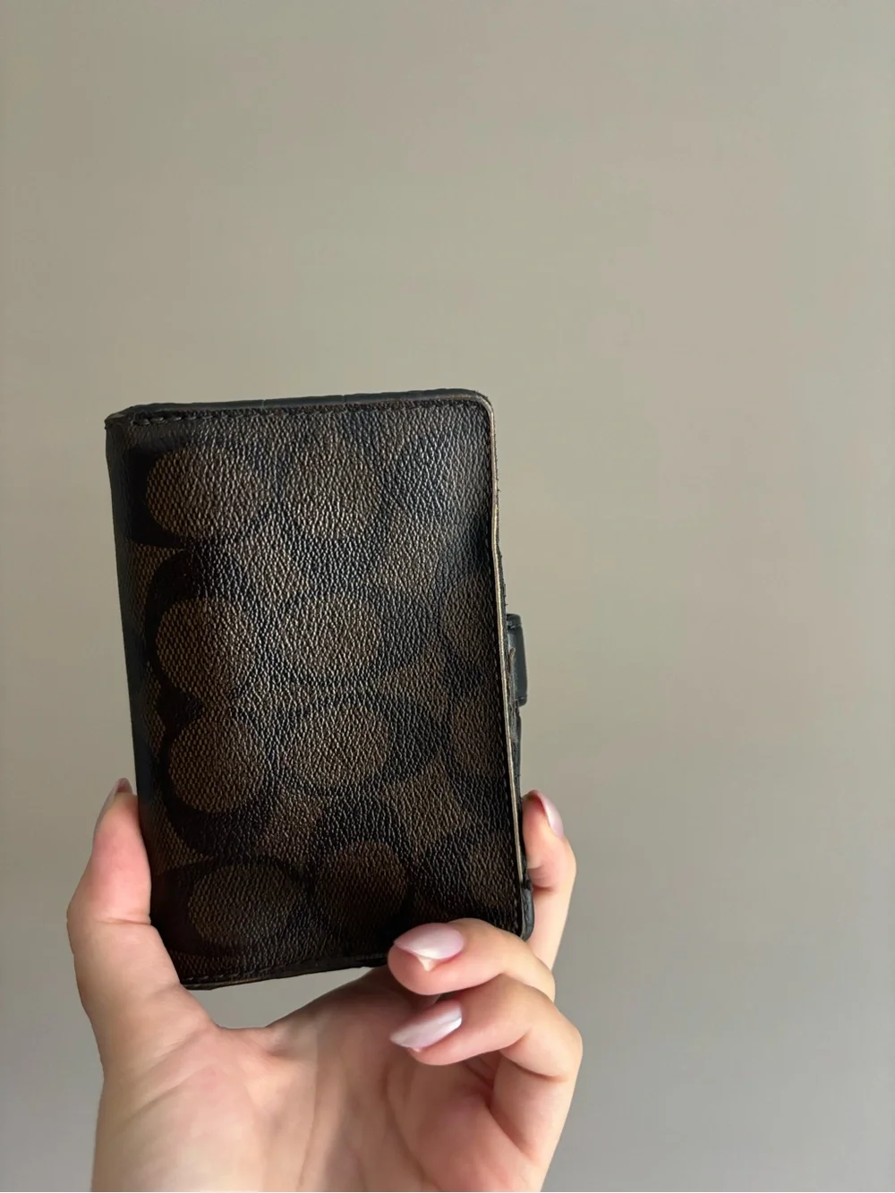 Coach Signature Medium Corner Zip Wallet
